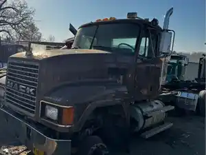 Salvage 1998 Mack CH613 - SV-1654