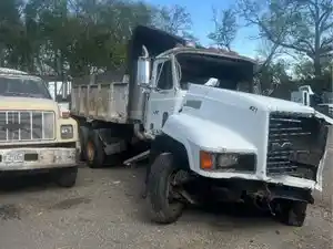 Salvage 1999 Mack CL700 - SV-1434