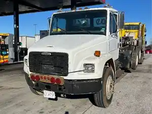 Salvage 2000 Freightliner FL80 - PP-1360