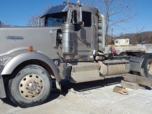 Salvage 2000 Kenworth W900 - SV-333