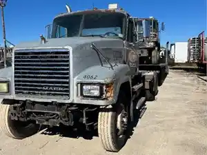 Salvage 2000 Mack CH613 - SV-1351