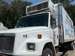 Salvage 2001 Freightliner FL60 - SV-1524