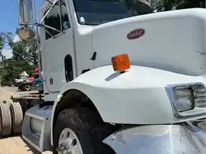 Salvage 2001 Peterbilt 330 - SV-1503