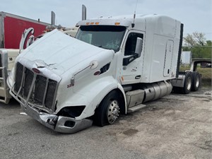 Salvage 2015 Peterbilt 579 - SV-564