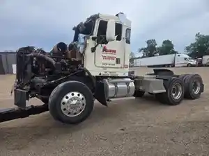 Salvage 2002 Kenworth T800 - PP-1687