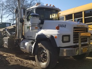 Salvage 2002 Mack RD688S - SV-298