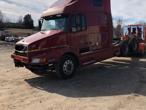 Salvage 2002 Volvo VNL - SV-119