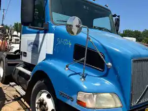 Salvage 2002 Volvo VNM - SV-1724