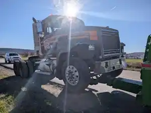 Salvage 2003 Mack CH613 - SV-1348