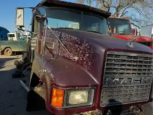 Salvage 2003 Mack CH613 - SV-1653