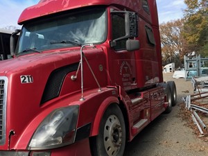 Salvage 2004 Volvo VNL - SV-108