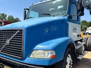 Salvage 2004 Volvo VNM - SV-1730