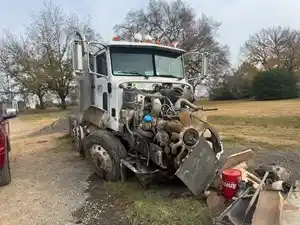 Salvage 2005 Peterbilt 385 - SV-1586
