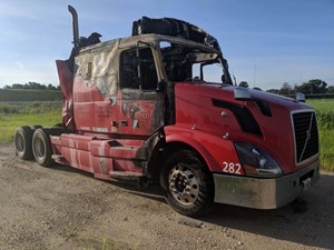 Salvage 2007 Volvo VNL - SV-228
