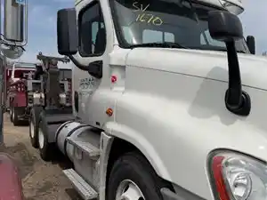 Salvage 2012 Freightliner Cascadia 125 - SV-1670