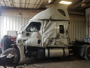 Salvage 2012 Freightliner Cascadia 125 - SV-174