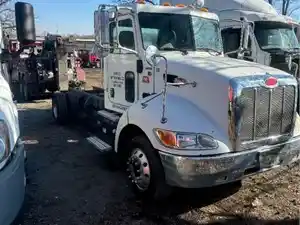 Salvage 2012 Peterbilt 330 - SV-1400