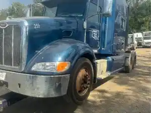 Salvage 2013 Peterbilt 384 - SV-1563