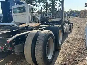 Salvage 2014 Freightliner 122SD - PP-1302