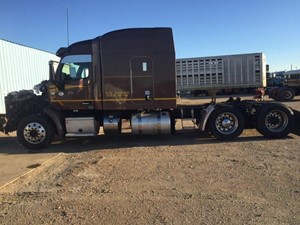 Salvage 2014 Peterbilt 579 - SV-287