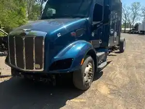 Salvage 2016 Peterbilt 579 - SV-1437