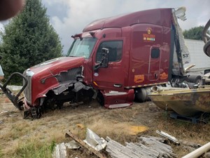 Salvage 2017 Peterbilt 579 - SV-663