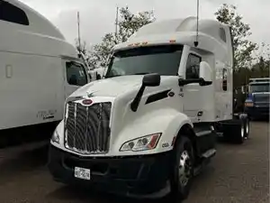 Salvage 2023 Peterbilt 579 - SV-1329