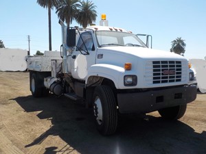 Salvage 2000 GMC C7500 - SV-1782