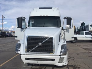 Salvage 2006 Volvo VNL - SV-1075