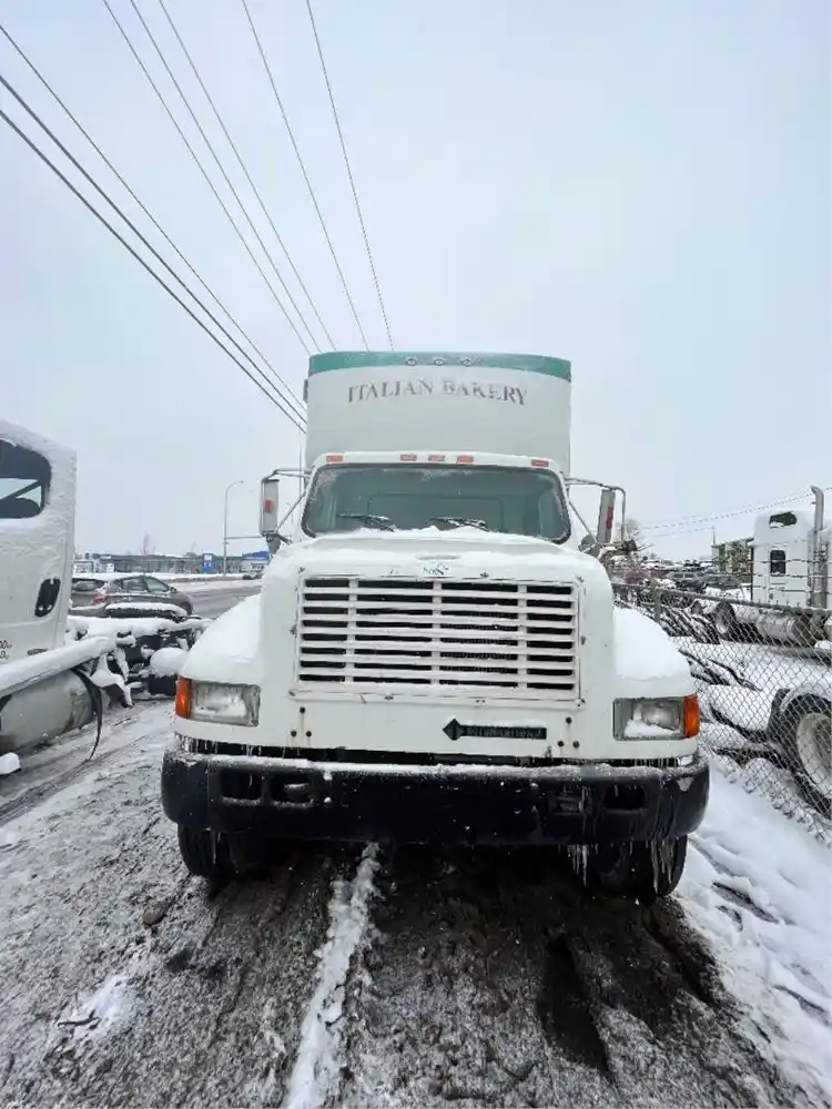 Salvage 1997 International 4700 Truck Tractor For Parts Calgary