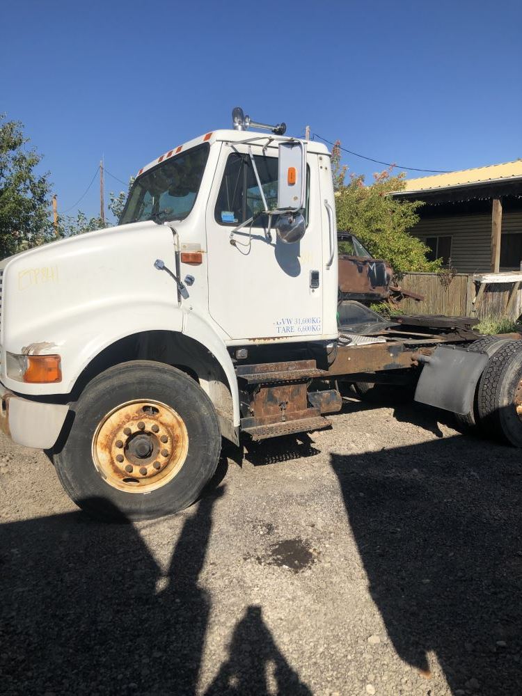 Salvage 2000 International 8100 Truck Tractor For Parts Calgary