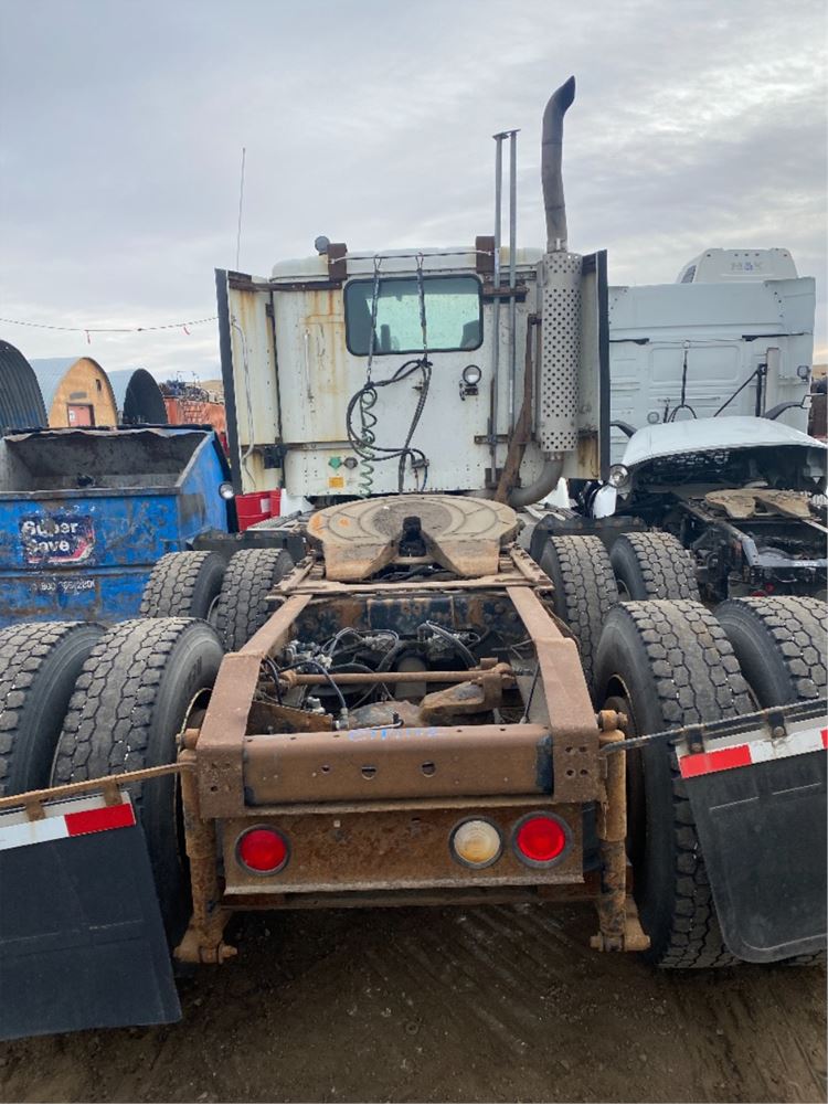 Salvage 2000 International 9100I Truck Tractor For Parts Calgary
