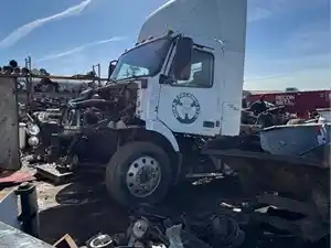 Salvage 2000 Volvo VNM - ETP1930