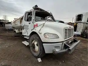 Salvage 2005 Freightliner M2 106 - ETP1886