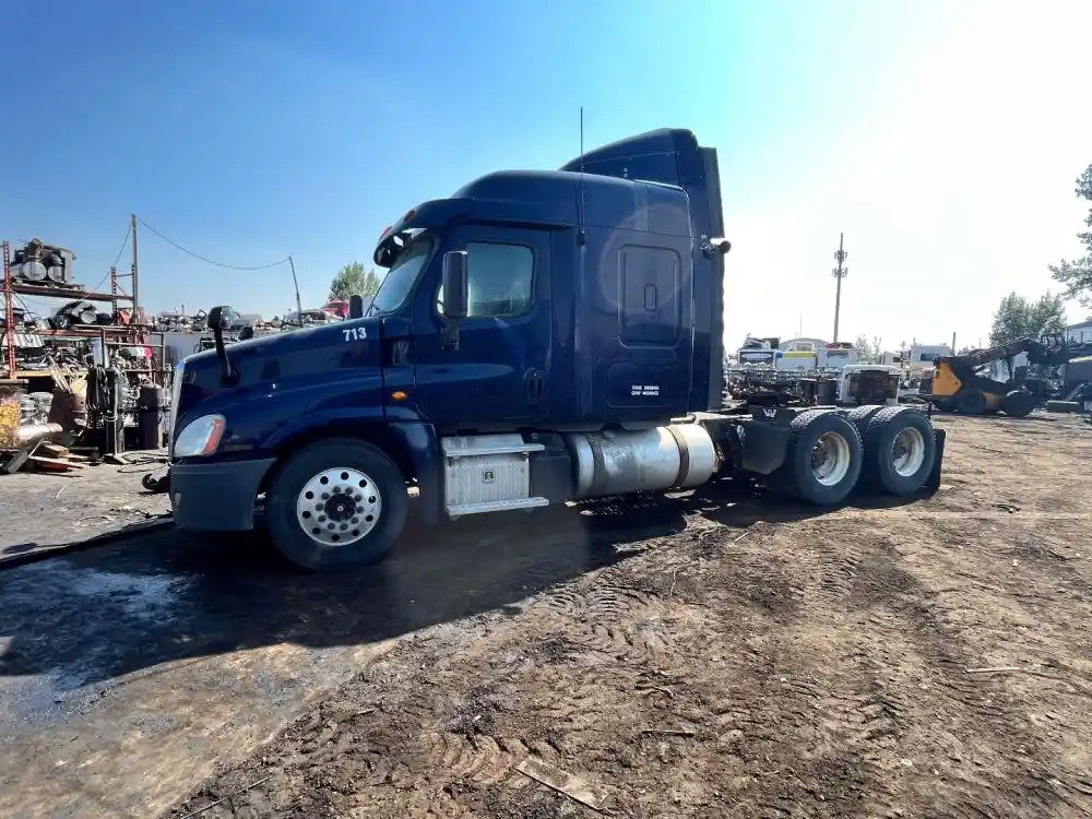 2013 Freightliner Cascadia 125 Truck for Parts for sale Calgary