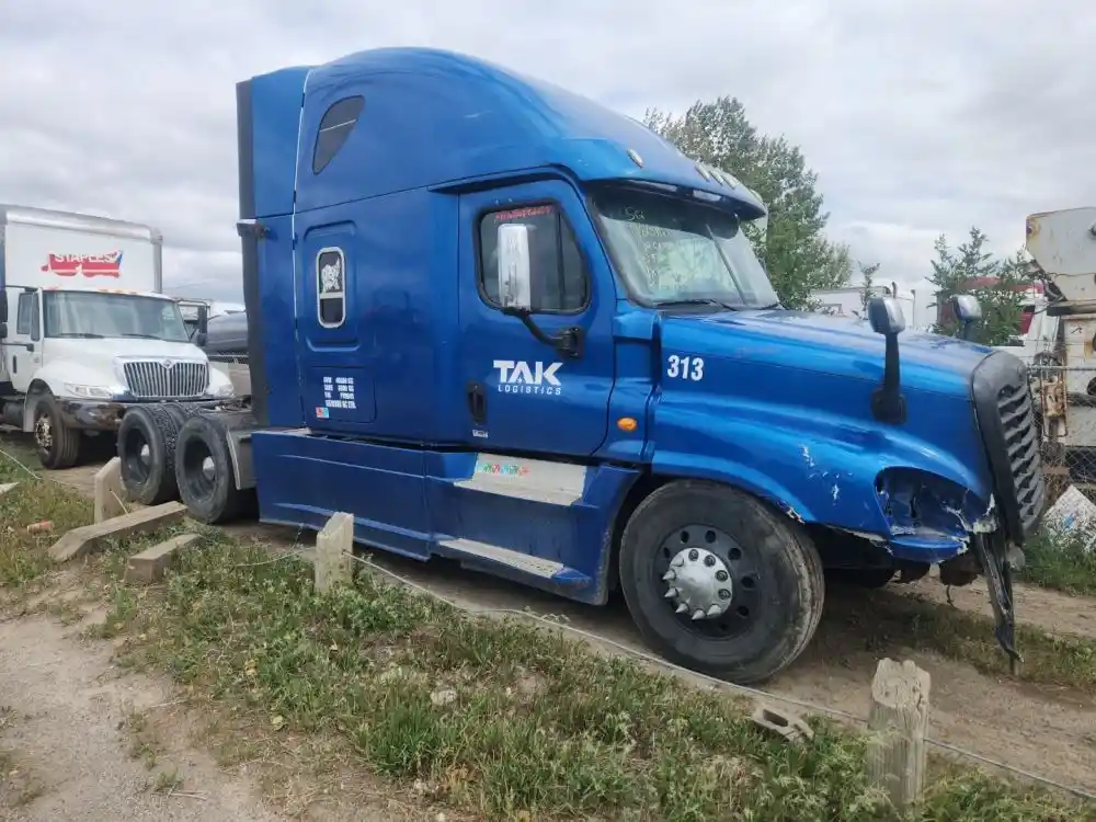 2014 Freightliner Cascadia 125 Truck for Parts for sale Calgary