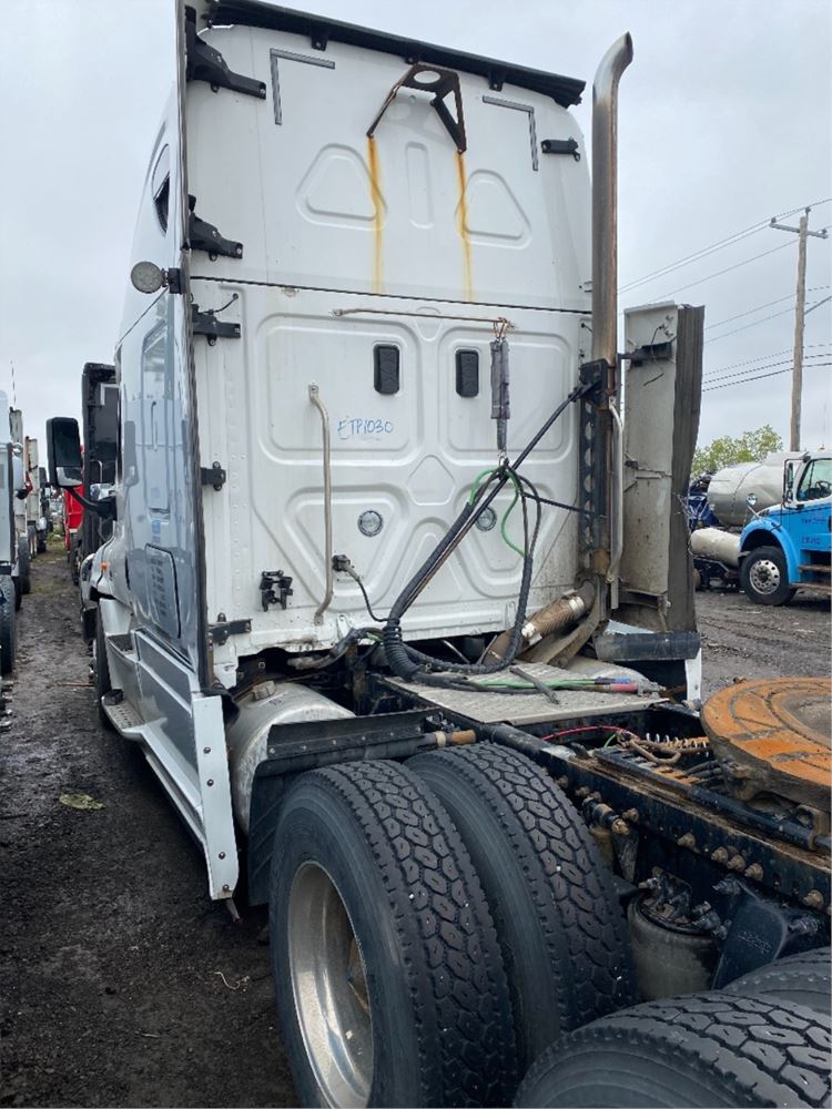 Salvage 2017 Freightliner Cascadia 125 Truck Tractor For Parts
