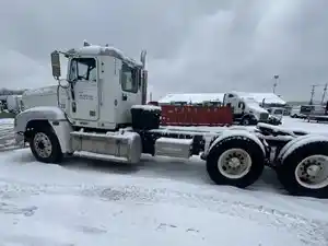 Salvage 1994 Freightliner FLD120 - 99633