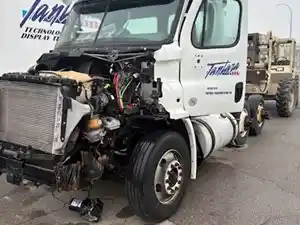 Salvage 2017 Freightliner Cascadia 113 - 11087