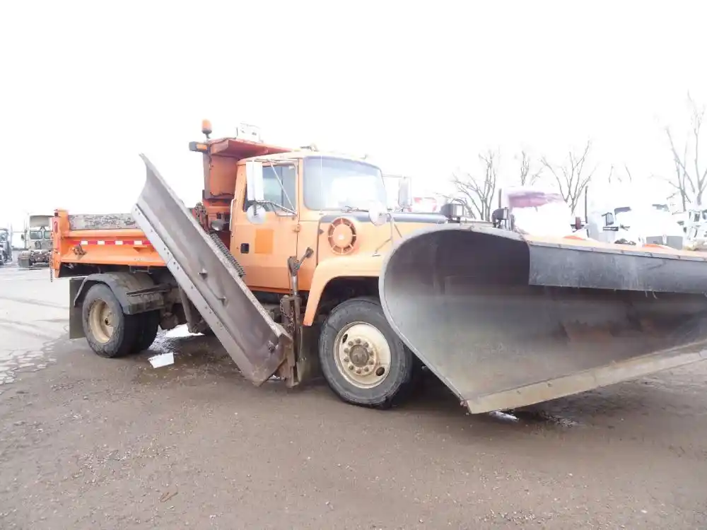 Ford  L8000