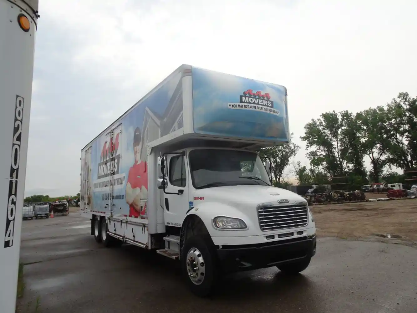 Freightliner  M2 106