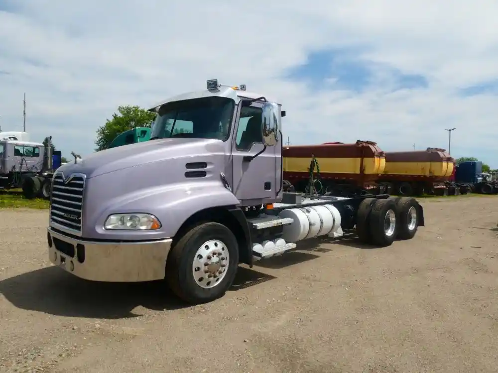 Mack  CXU613