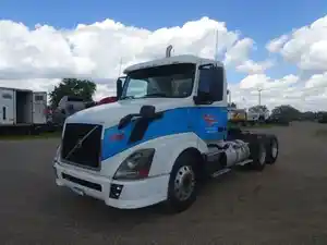 Complete 2011 Volvo VNL - 10714
