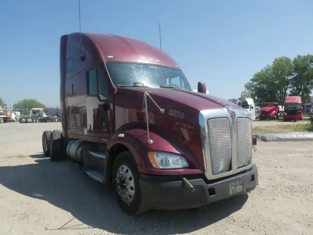 Kenworth  T700