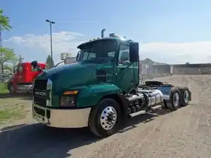 Complete 2025 Mack Anthem - 10672